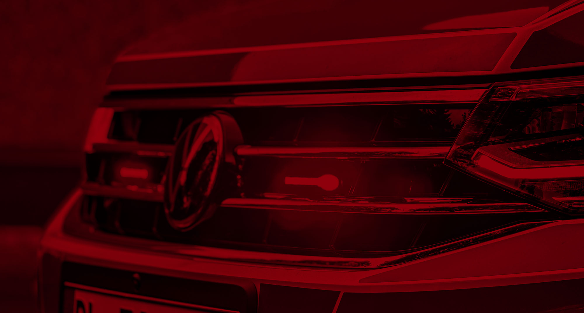 Kühlergrill eines VW Tiguans